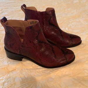 Vionic Clara booties